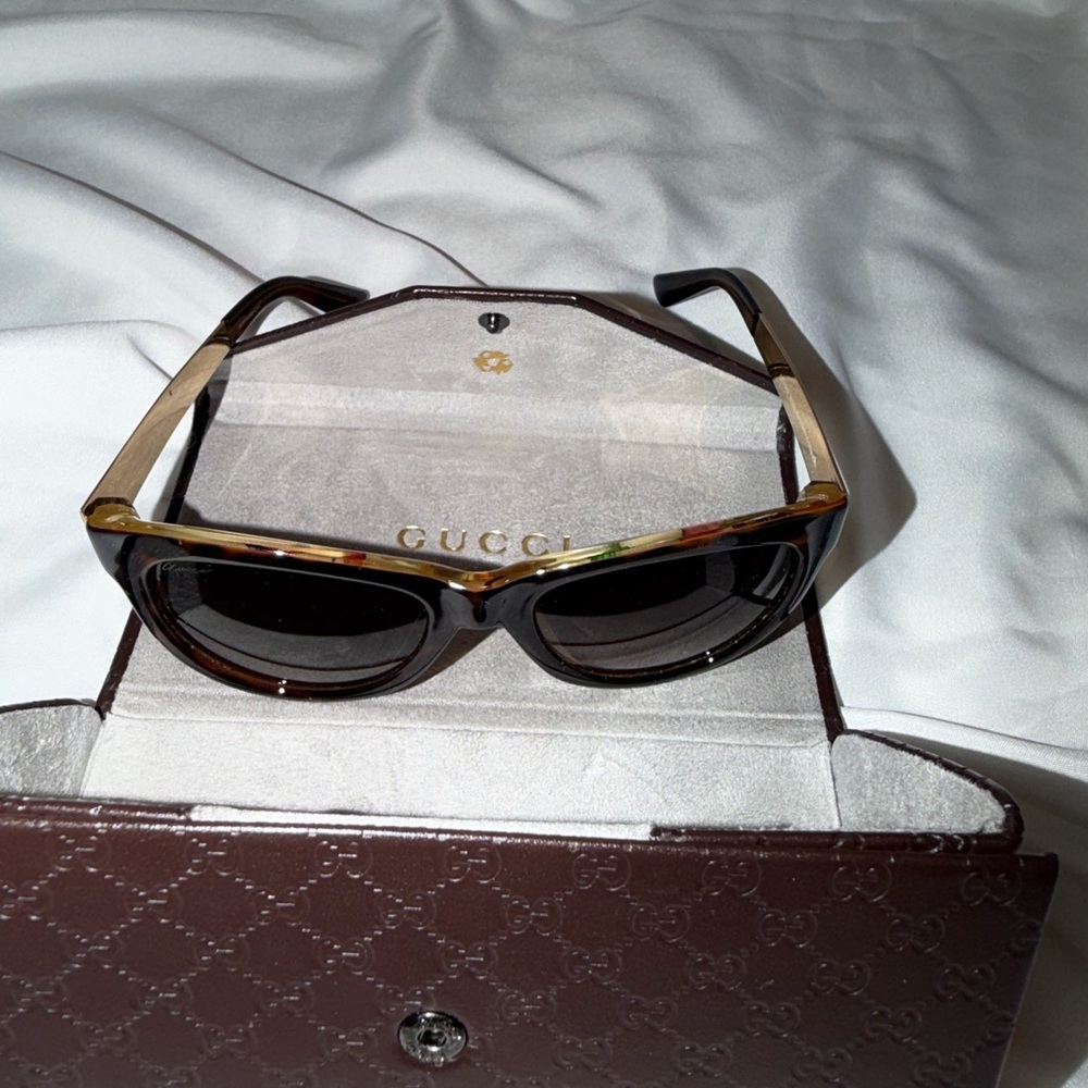 Gucci Women's Brown Tortoise Sunglasses - Picture 5 of 5